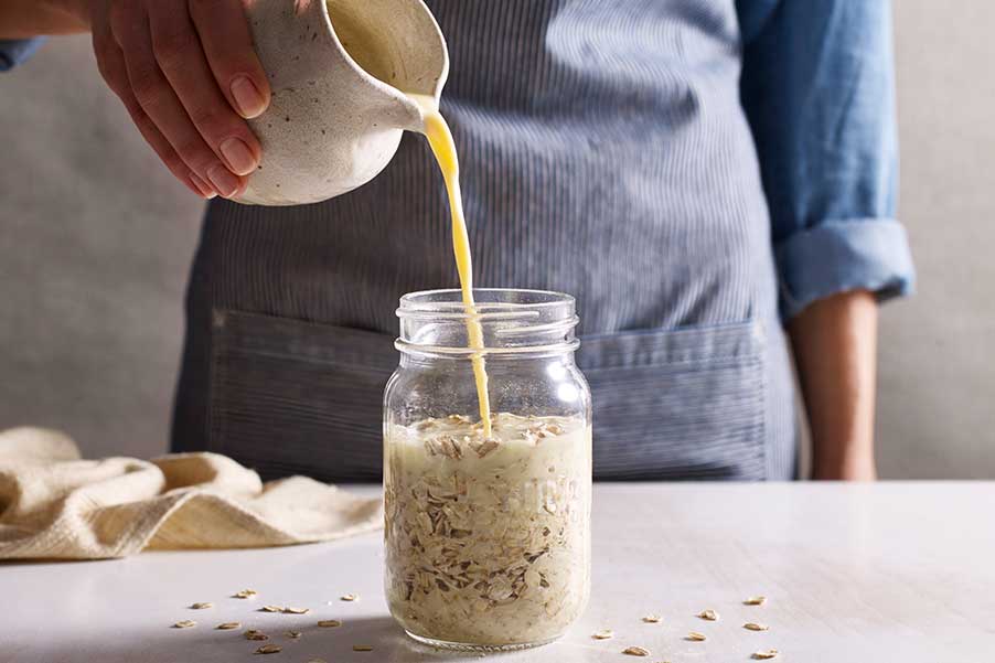 Mango Strawberry QUAKER® Overnight Oats decoration image